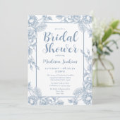 Dusty Blue Floral Brautparty Einladung (Stehend Vorderseite)