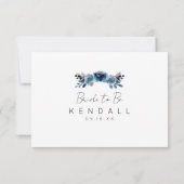 Dusty Blue Floral Bridesmaid Card Einladung (Rückseite)