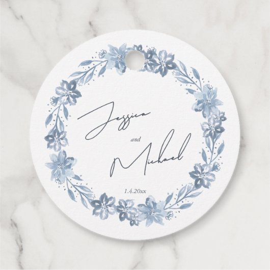 Dusty Blue Floral Chic Script Winter Theme Wedding Geschenkanhänger (Rückseite)