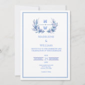 Dusty Blue Floral Crest Monogram Wedding Einladung (Vorderseite)