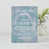 Dusty Blue Floral Elegante Rose Hochzeit Einladung (Stehend Vorderseite)