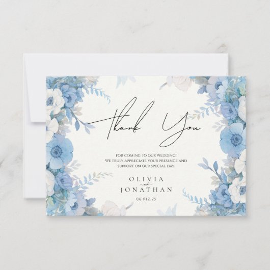 Dusty Blue Floral Elegante Wedding Dankeskarte (Vorderseite)