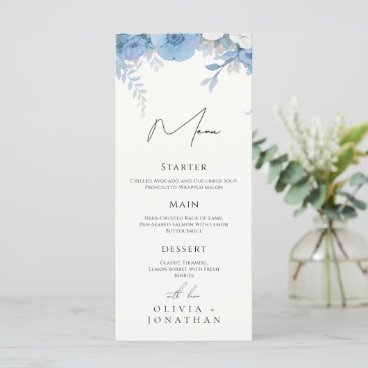 Dusty Blue Floral Elegante Wedding Menükarte (Stehend Vorderseite)