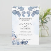 Dusty Blue Floral Eukalyptus Wedding Einladung (Stehend Vorderseite)
