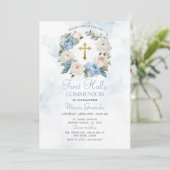 Dusty Blue Floral First Heilige Kommunion Einladung (Stehend Vorderseite)