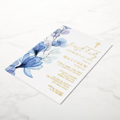 Dusty Blue Floral First Holy Communion Gold Folieneinladung (Gedreht)