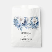 Dusty Blue Floral Flowers Botanical Wedding Geschenktütchen (Vorderseite)