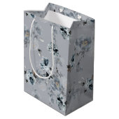 Dusty Blue Floral Geschenktasche Mittlere Geschenktüte (Rückseite Schrägansicht)