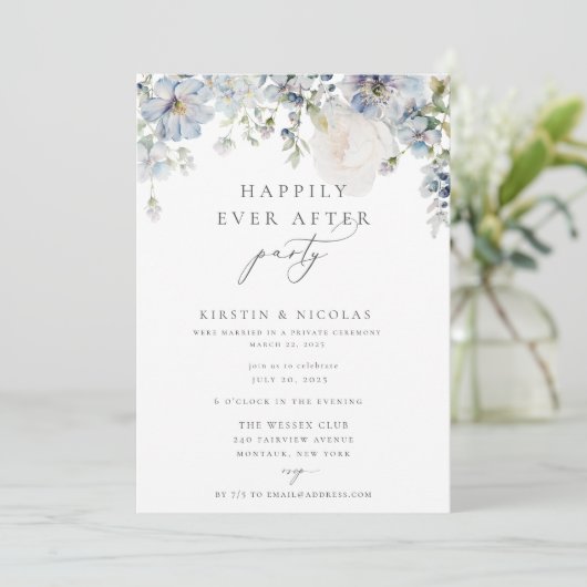 Dusty Blue Floral glücklich immer nach dem Party Einladung (Stehend Vorderseite)
