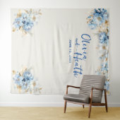 Dusty Blue Floral Gold Wandteppich (Beispiel (Horizontal))