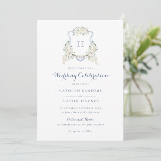 Dusty Blue Floral Greenery Monogram Crest Wedding Einladung (Stehend Vorderseite)