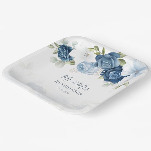 Dusty Blue Floral Greenery Mr. and Mrs. Wedding Pappteller (Gewinkelt)