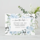 Dusty Blue Floral Greenery Save the Date Einladung (Stehend Vorderseite)