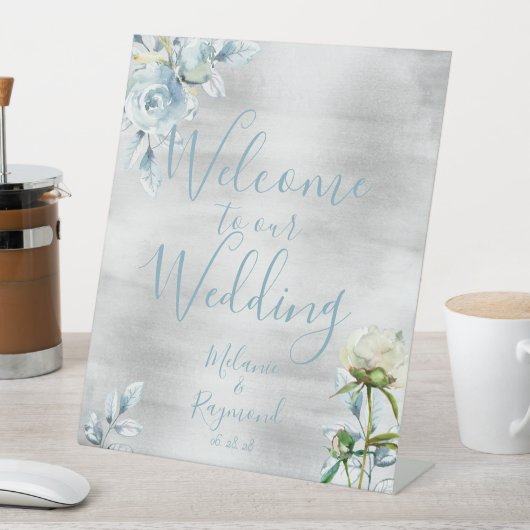 Dusty Blue Floral Herzlich willkommen auf unserer Sockelschild (In Situ)