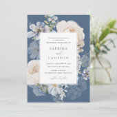 Dusty Blue Floral Hydrangea Rose Hochzeit Einladung (Stehend Vorderseite)