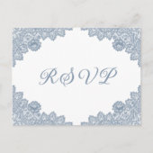 Dusty Blue Floral Lace Rustic Wedding RSVP Einladungspostkarte (Vorderseite)