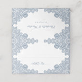 Dusty Blue Floral Lace Wedding Platzkarte (Außenseite Aufgefaltet)