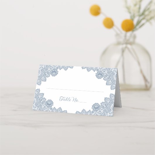Dusty Blue Floral Lace Wedding Platzkarte (Vorderseite)