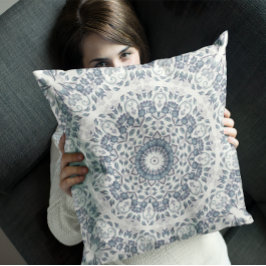 Dusty Blue Floral Mandala Kissen