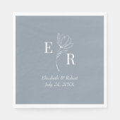 Dusty Blue Floral Monogram Wedding Serviette (Vorderseite)