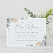 Dusty Blue Floral Muttertag Brunch Einladung (Stehend Vorderseite)