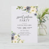 Dusty Blue Floral Navy Sweet 16 Party Einladung (Stehend Vorderseite)
