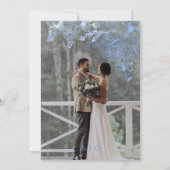 Dusty Blue Floral Photo Wedding Einladung (Rückseite)