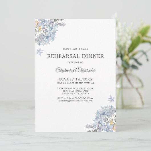 Dusty Blue Floral Probe Dinner Einladung (Stehend Vorderseite)