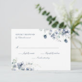 Dusty Blue Floral RSVP Card (Stehend Vorderseite)