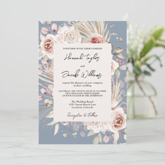 Dusty Blue Floral Rustic Wedding Einladung (Stehend Vorderseite)
