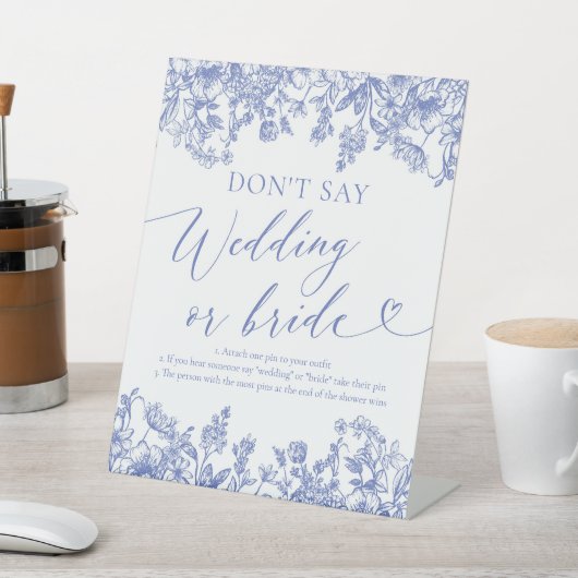 Dusty Blue Floral Sage nicht Hochzeit oder Brautsp Sockelschild (In SItu)