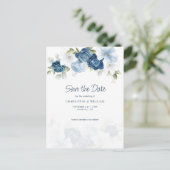 Dusty Blue Floral Save the Date Ankündigungspostkarte (Stehend Vorderseite)