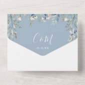 Dusty Blue Floral Script Monogram Wedding All In One Einladung (Rückseite)