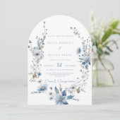Dusty Blue Floral Spring grüne Hochzeit Einladung (Stehend Vorderseite)