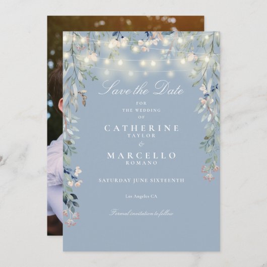 Dusty Blue Floral String Lights Foto Wedding Save The Date (Vorne/Hinten)