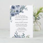 Dusty Blue Floral und Black Formal Wedite Einladung (Stehend Vorderseite)