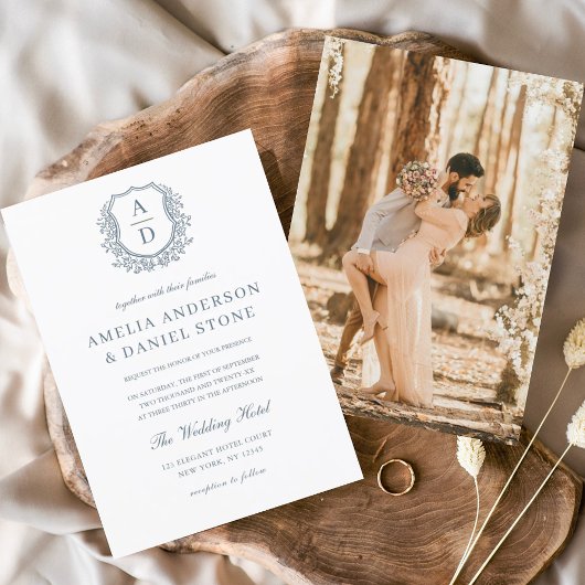 Dusty Blue Floral Wappen Monogram Wedding Elegant Einladung