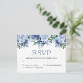 Dusty Blue Floral Watercolor Wedding RSVP Karte (Stehend Vorderseite)