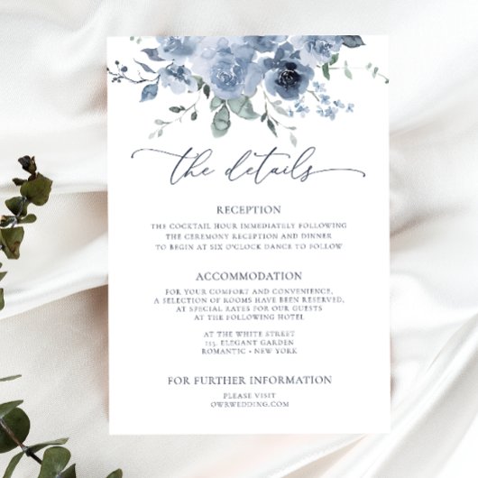 Dusty Blue Floral Wedding Details Umschließkarte