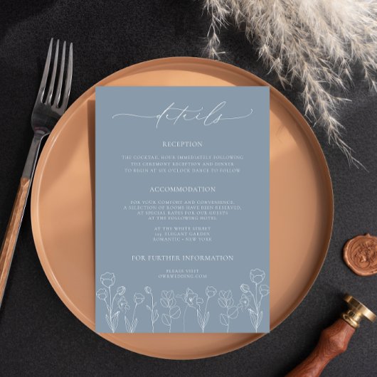 Dusty Blue Floral Wedding Details Umschließkarte