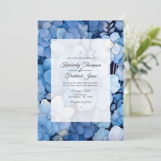 Dusty Blue Floral Wedding Einladung (Stehend Vorderseite)