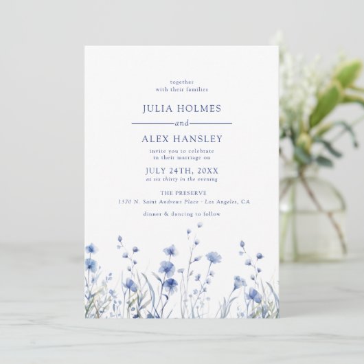 Dusty Blue Floral Wedding Einladung (Stehend Vorderseite)
