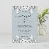 Dusty Blue Floral Wedding Einladung (Stehend Vorderseite)
