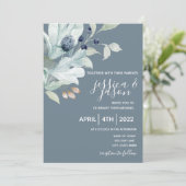 Dusty Blue Floral Wedding Einladung (Stehend Vorderseite)