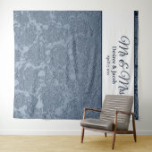 Dusty Blue Floral Wedding Foto Booth Wandteppich (Beispiel (Horizontal))