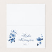 Dusty Blue Floral Wedding Place Card (Außenseite Aufgefaltet)
