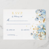 Dusty Blue Floral Wedding RSVP Folieneinladung (Vorderseite)