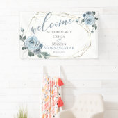 Dusty Blue Floral Wedding Willkommen Banner (Insitu)
