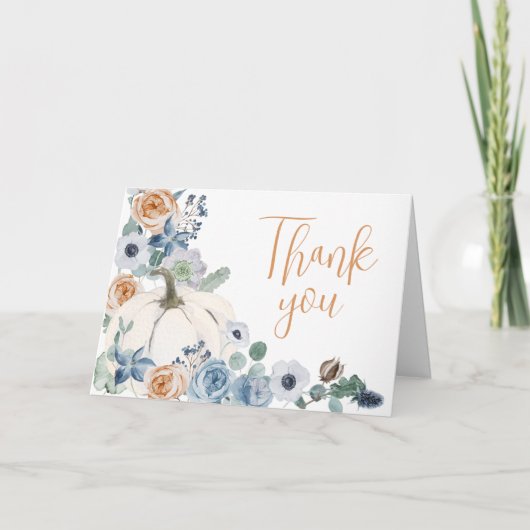 Dusty Blue Floral White Pumpkin Baby Dusche Dankeskarte (Vorderseite)