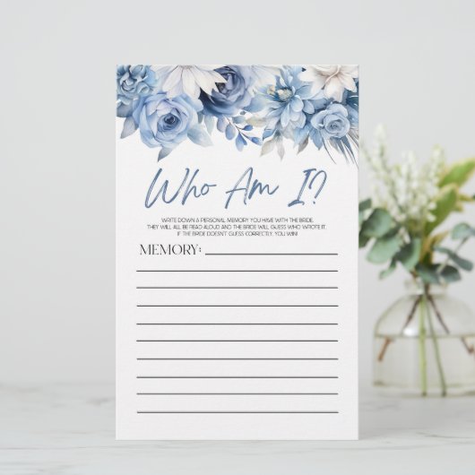 Dusty Blue Floral Who Bin I Brautparty Game Briefpapier (Stehend Vorderseite)